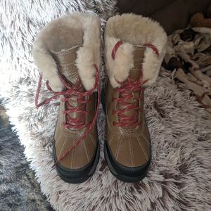 Clark's duck boots size 8